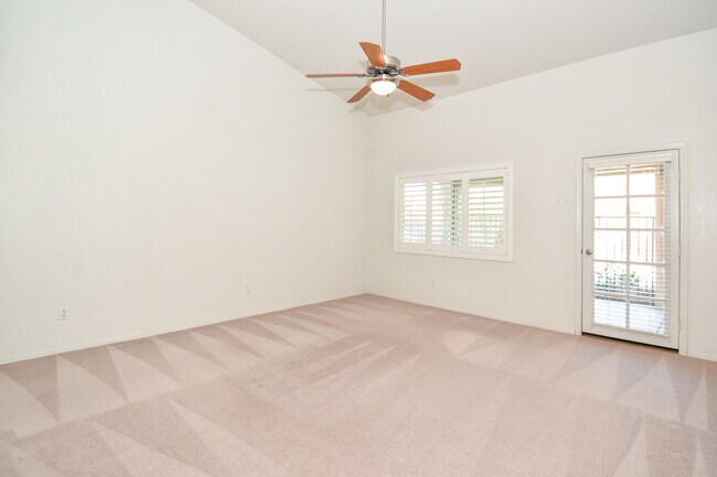 Building Photo - 8406 E Lorenzo Ln