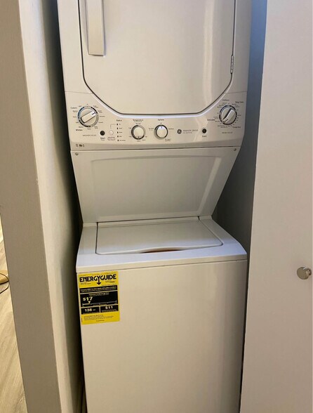 Building Photo - 5800 Oakwood Dr