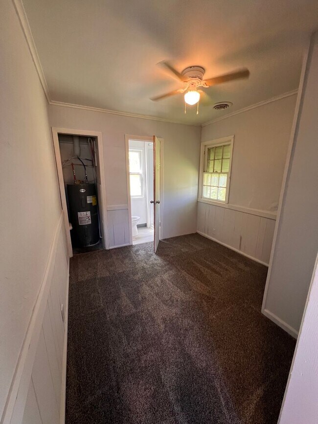 Building Photo - 1921 S Hackley St