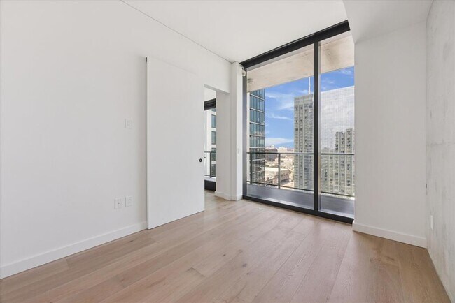 Building Photo - 610 Davis St