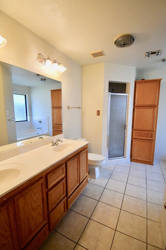 Building Photo - 5603 Golden Dr