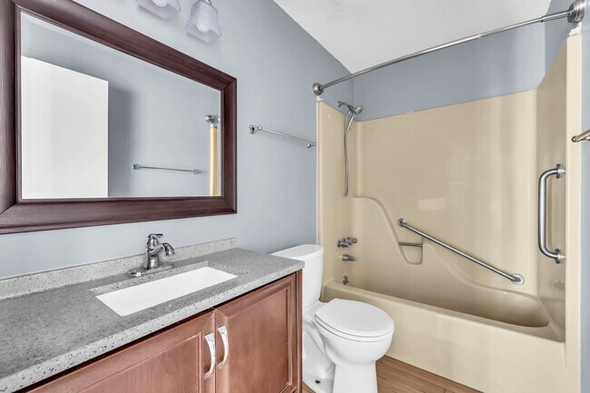 Building Photo - 171 W Regent Dr