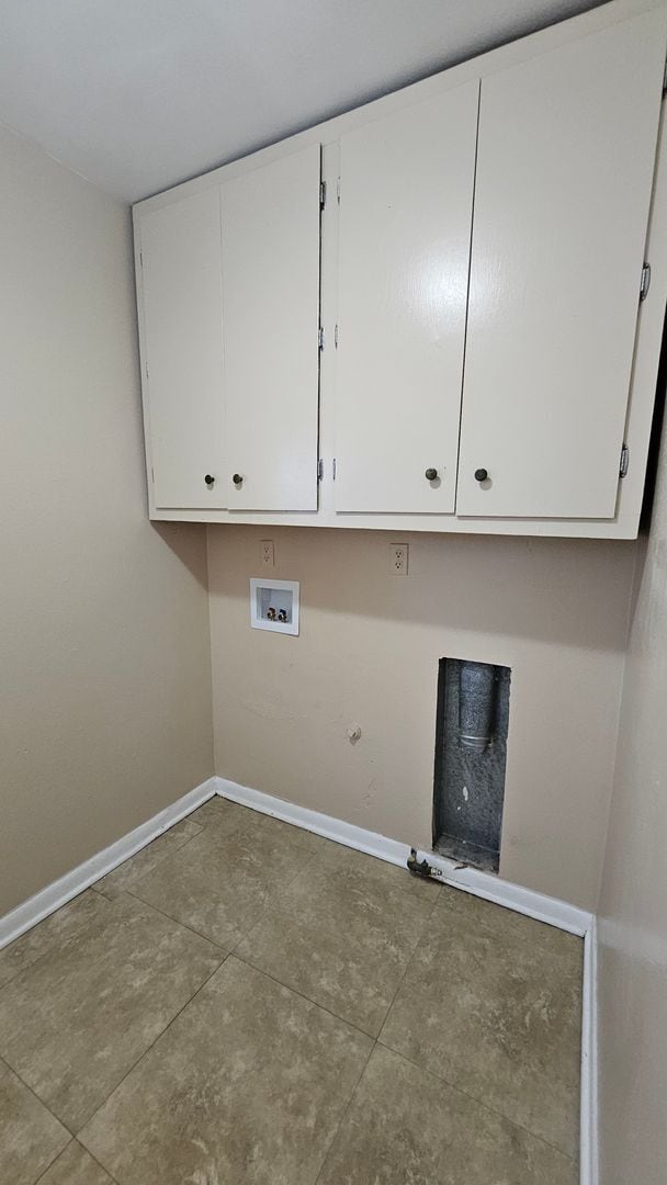 Building Photo - 3 Bed 2 Bath