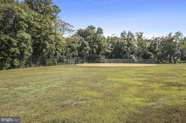 Building Photo - 2702 Dartmouth Rd