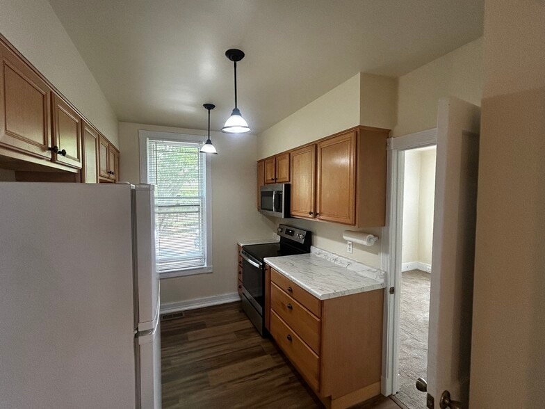 Building Photo - 7029 N Tyler Ave