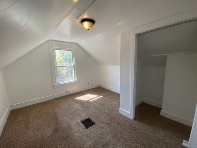 Building Photo - Welcoming 5BR/3BA with Dining Room & Laundry—Minutes to UA and Downtown