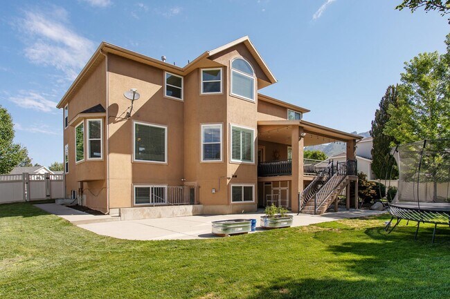 Building Photo - Bright and Spacious Living in Willow Creek