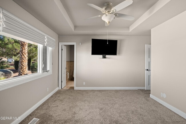 Building Photo - 6204 Pinehurst Dr