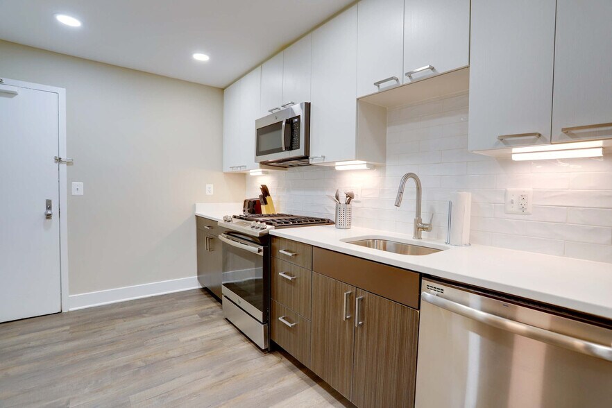 Building Photo - 1201 S Bell St