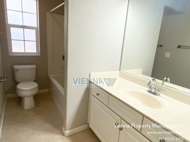 Building Photo - 131 Candela Cir