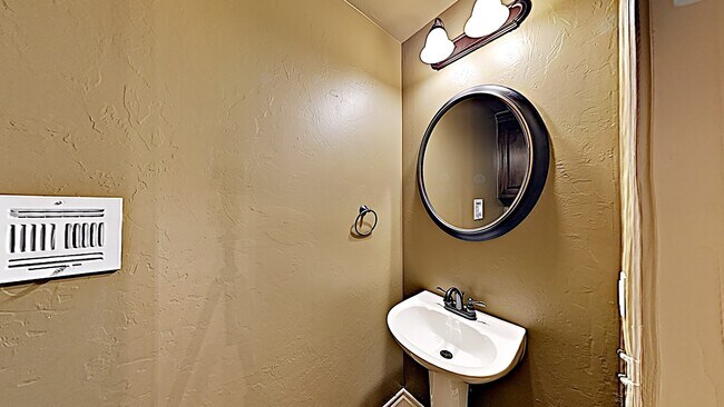 Building Photo - Luxury 4 Bedroom 2.5 Bathroom Home in Deer Creek Schools with a Bonus Room (Gated Community)