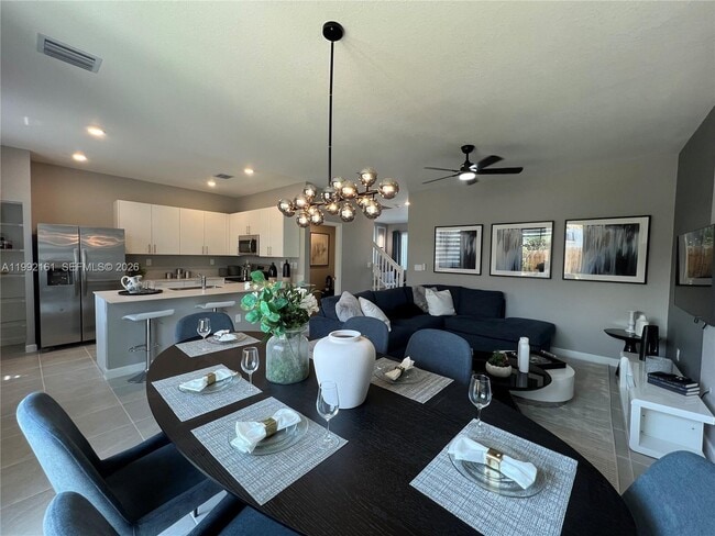 Building Photo - 680 SE 13th Ct