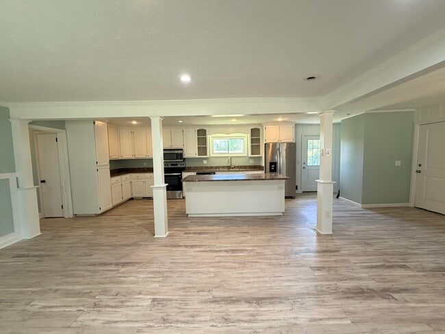 Building Photo - 416 Martha Ln