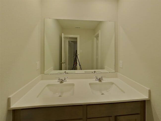 Building Photo - 4922 San Fabiano Ct