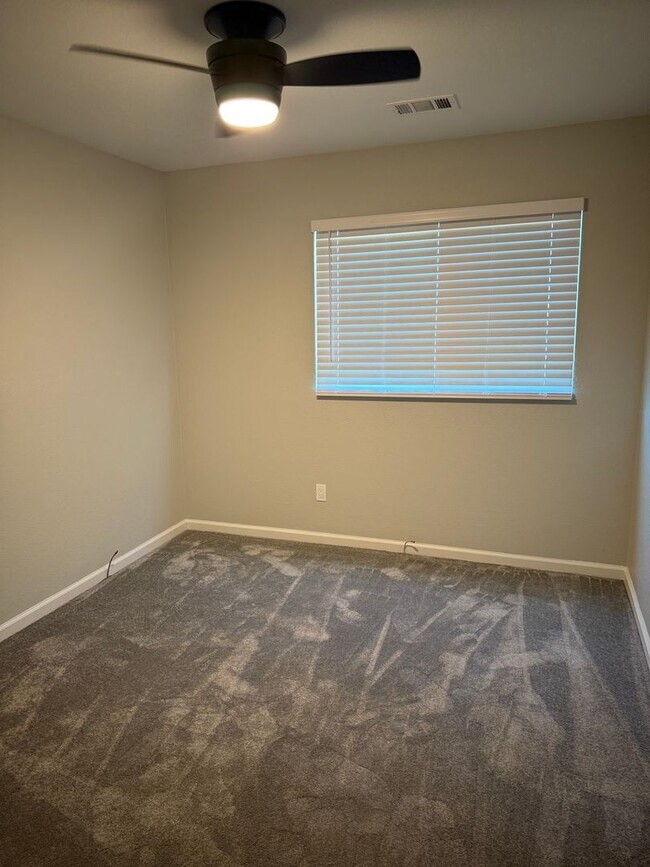 Building Photo - 3266 Shelby Pl