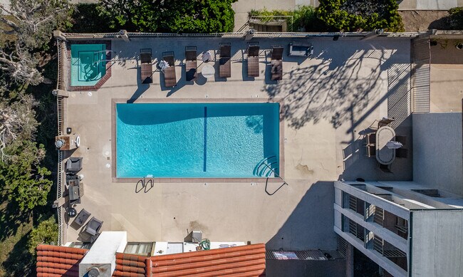 Building Photo - 745 Main St