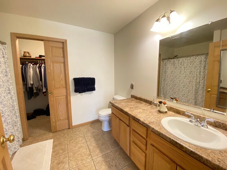 Building Photo - 2028 Crooked Ave