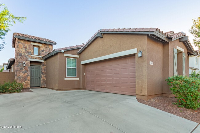 Building Photo - 743 E Constance Wy