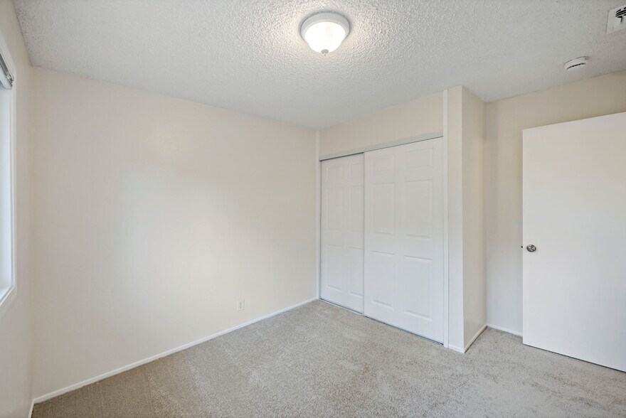 Building Photo - 490 N 5th St