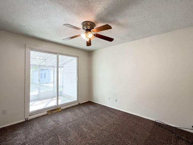 Building Photo - 3 bedroom maumee schools