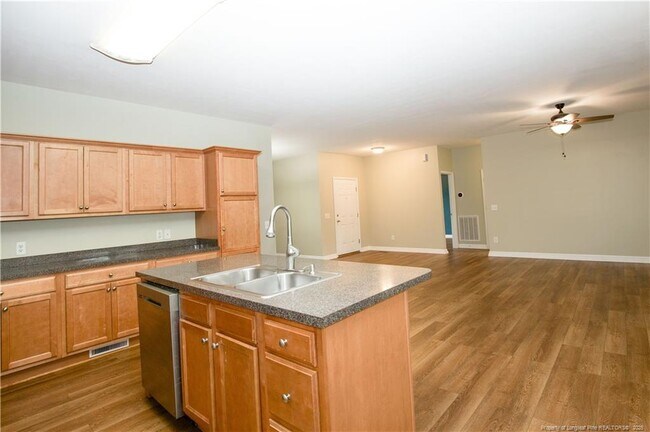 Building Photo - 110 Willow Creek Ln