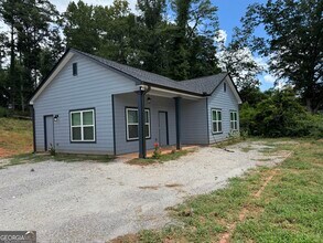 Building Photo - 1555 W Poplar St