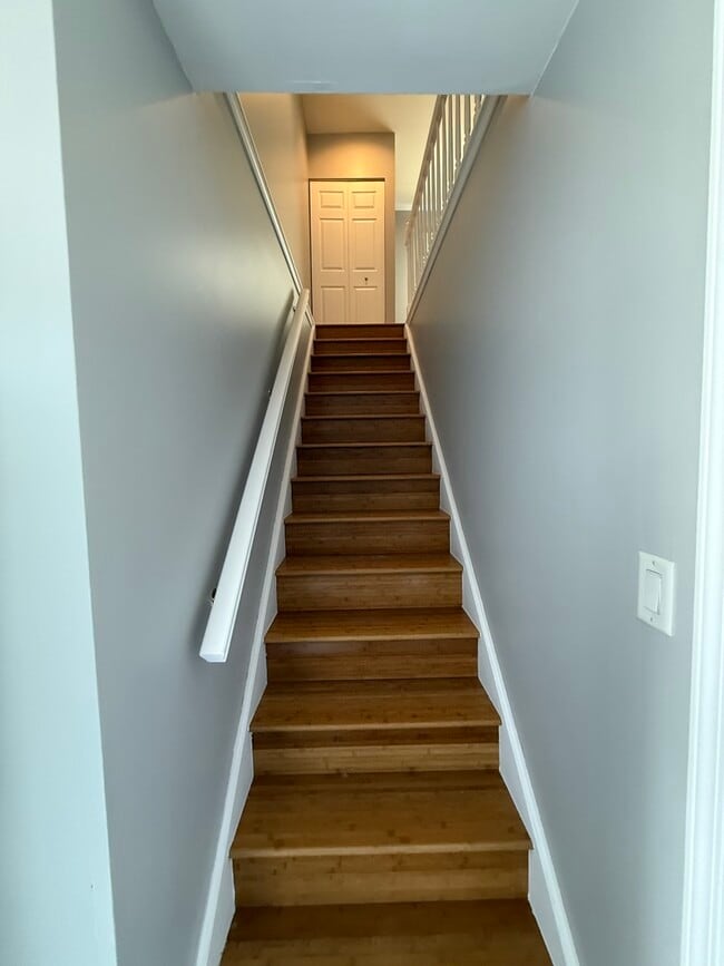 Building Photo - 1010 Hayes Ct