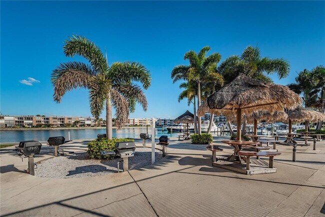 Building Photo - 7560 Bay Island Dr S