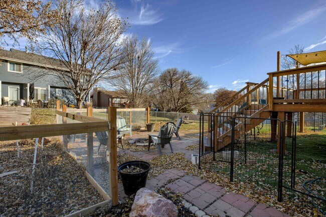 Building Photo - Light-Filled 4-Bedroom in Millard!!