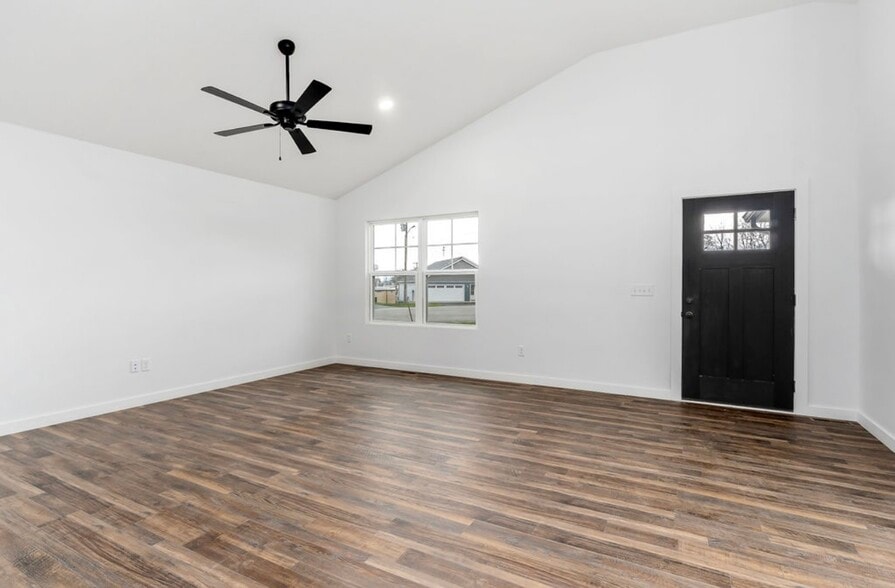 Building Photo - 157 Sky View Meadow Dr