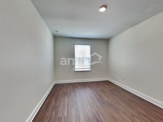 Building Photo - 27207 St Andrews Ave