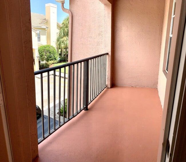 Building Photo - 1901 Belmont Pl