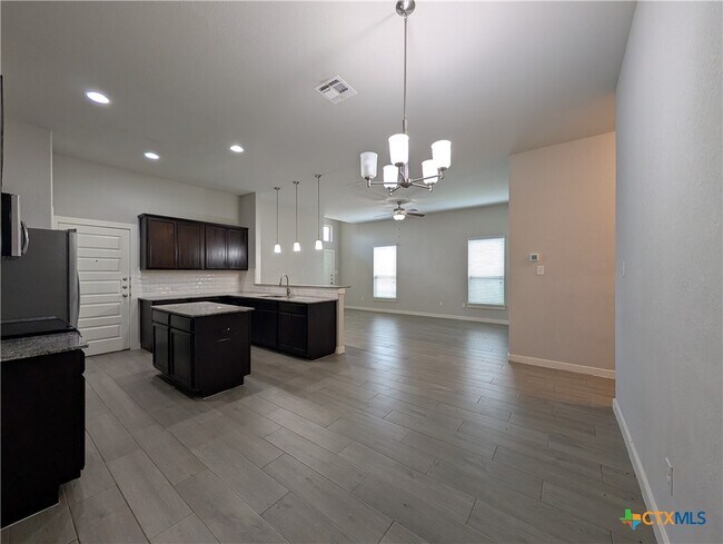 Building Photo - 2237 Avery Village