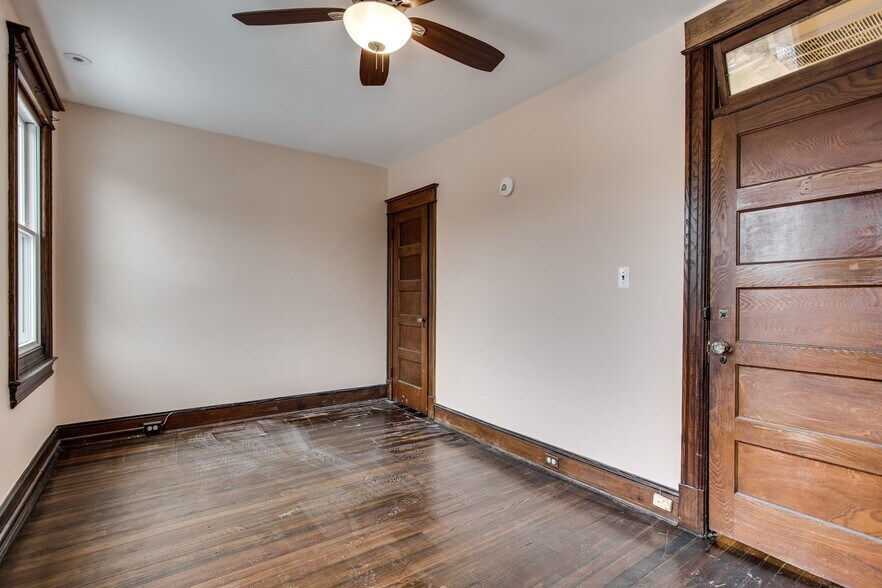 Master bedroom - 702 Ingraham St NW