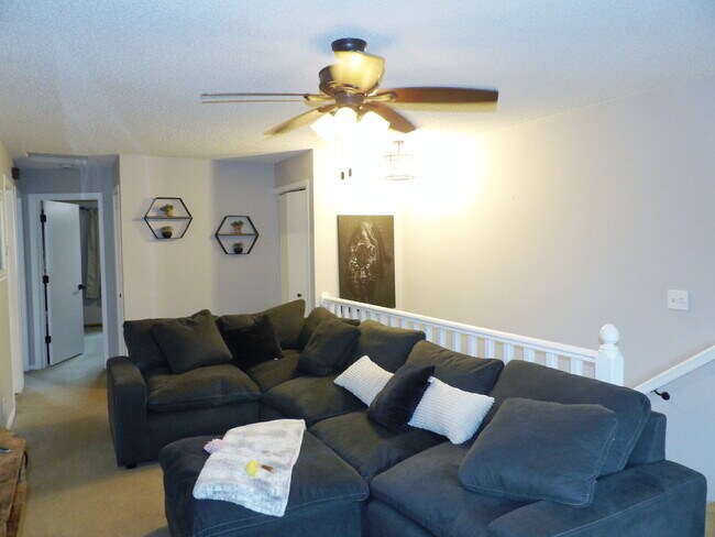 Building Photo - Spacious 3BR + Bonus Room in Inver Grove Heights – Attached Garage & Pet Friendly!