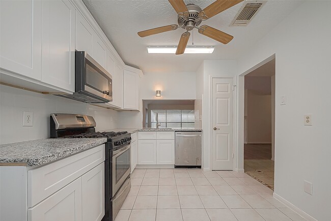 Building Photo - 4431 Duesenberg Dr