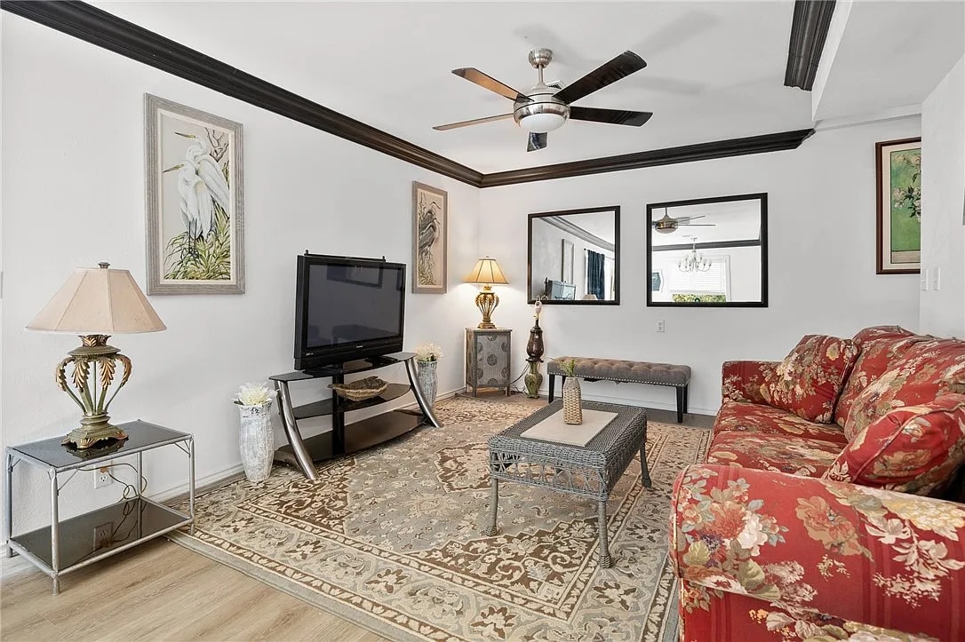 2nd floor living - 120 Retama Ln