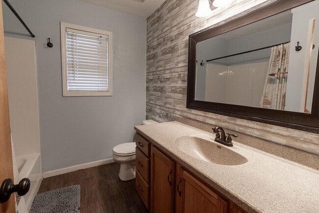 Building Photo - 1302 Look Out Ct