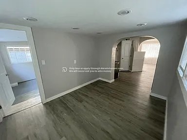 Building Photo - 1423 E Resthaven Rd