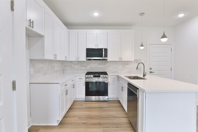 Building Photo - 8220 Bonaire St