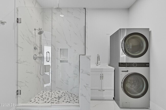 Building Photo - 200 Ocean Crest Dr