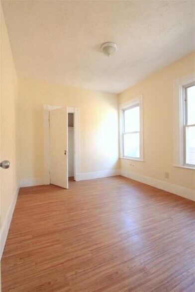 Building Photo - 569 Main St