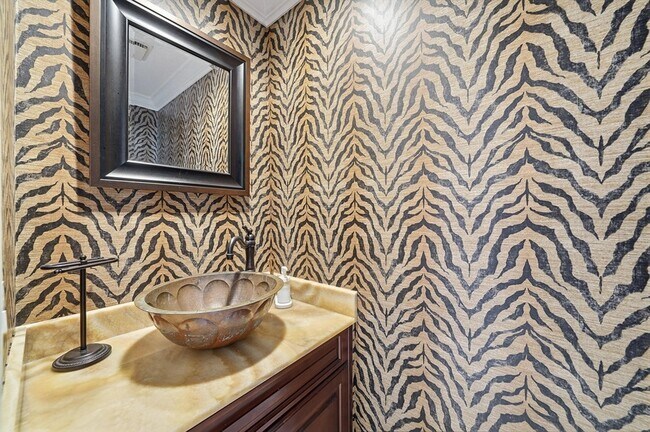 Building Photo - 842 SE 19th Ave