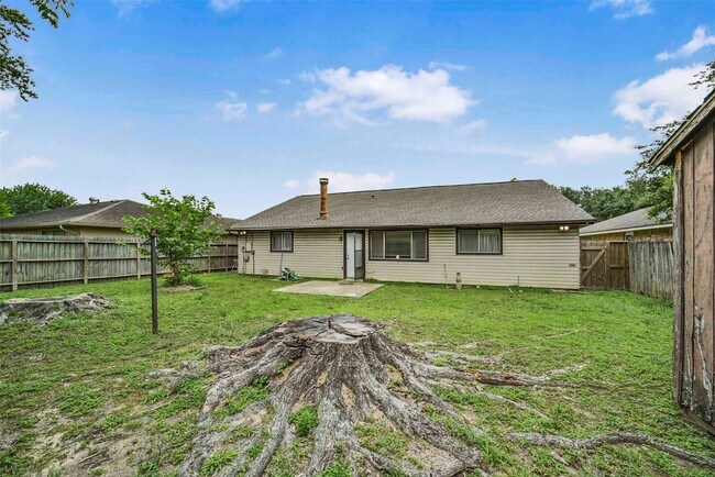 Building Photo - 16323 Summer Dawn Ln