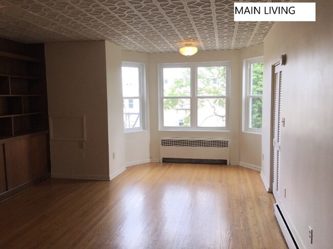 Building Photo - 933 St Paul St