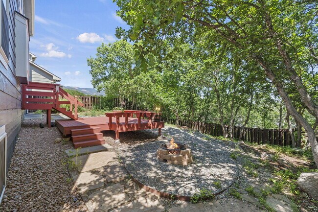 Building Photo - 5-Bedroom Home in D12 with Open Space View...