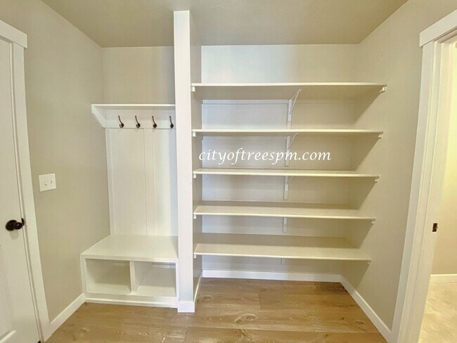 Building Photo - Beautiful Home in Quiet Neighborhood