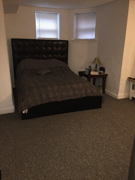 Building Photo - 1353 N State Pkwy