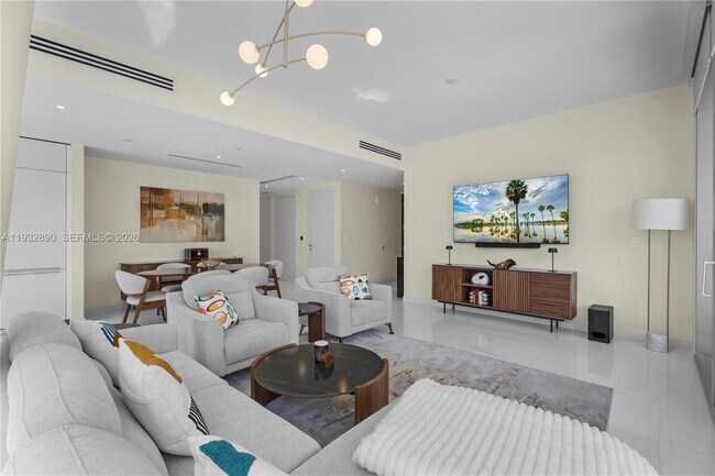 Building Photo - 300 Biscayne Blvd Way