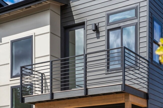 Building Photo - Pristine BRAND NEW Modern 2-bd/2-bath Condo in Redmond, OR!